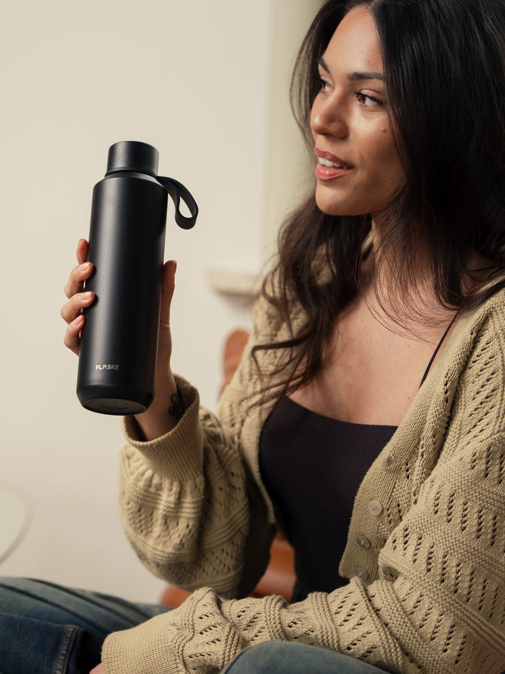 Woman holding her new FLASKE bottle